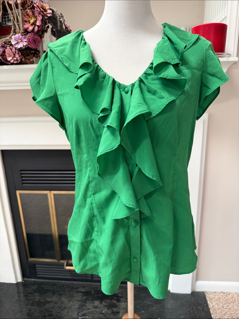 Banana Republic Green Ruffle Front Women’s Blouse